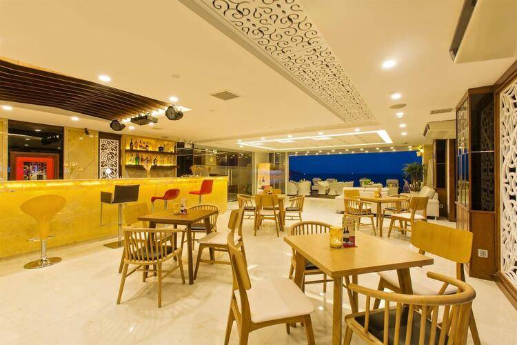 Mandila Beach Hotel