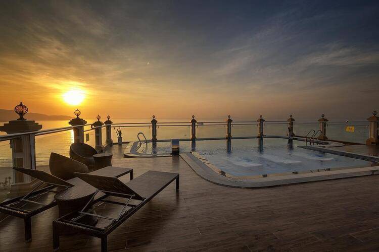 7. Seven Sea Hotel Da Nang