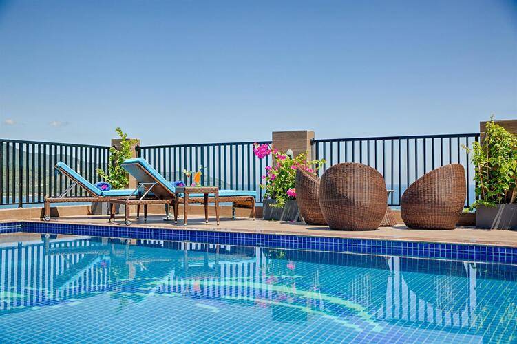 Seashore Hotel & Apartment