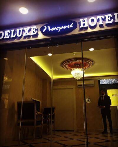 Deluxe Newport Hotel