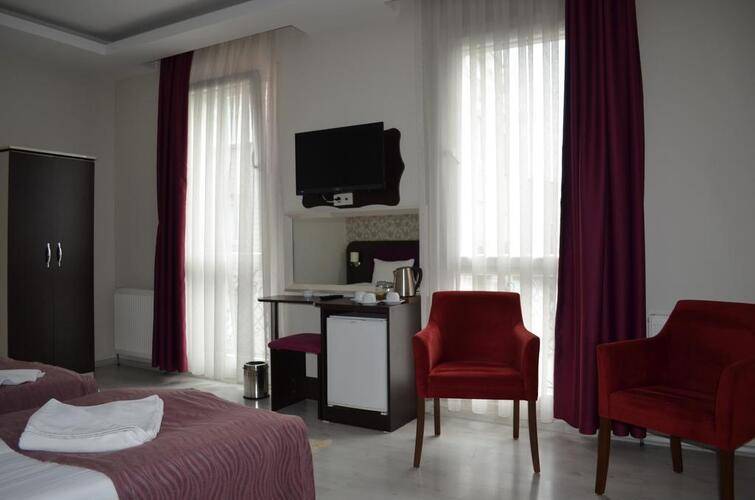 Niconya Port Suites & Hotel