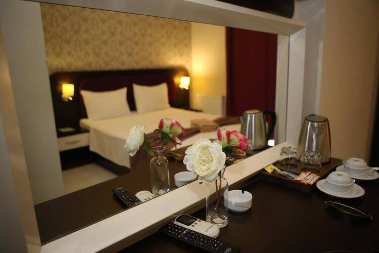 Niconya Port Suites & Hotel