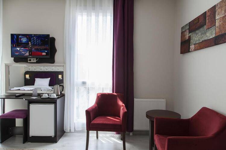 Niconya Port Suites & Hotel