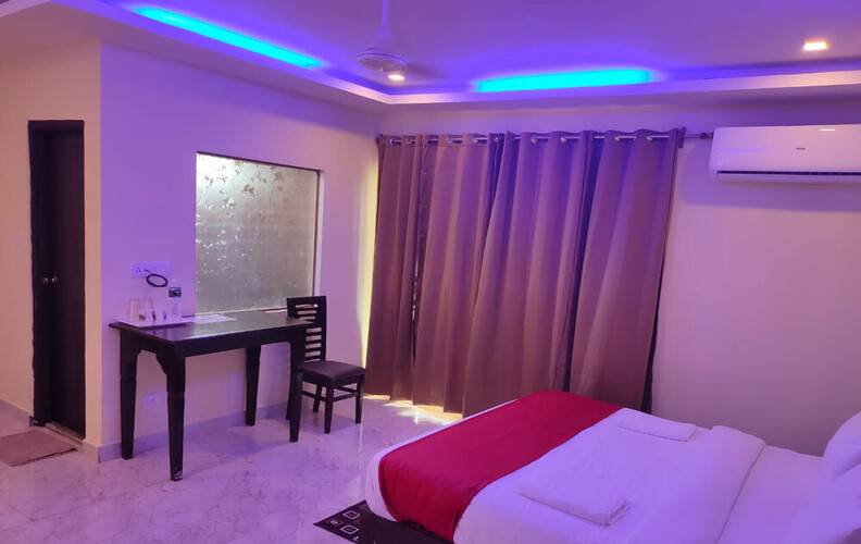 Royal Neptunian Goa (Ex. Royal Tulip Beach Cottages)