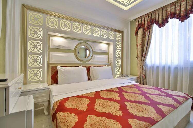 Queens Land Istanbul
