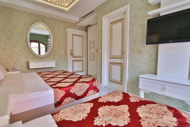 Queens Land Istanbul