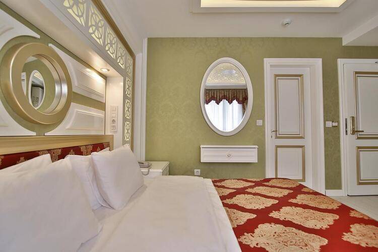 Queens Land Istanbul