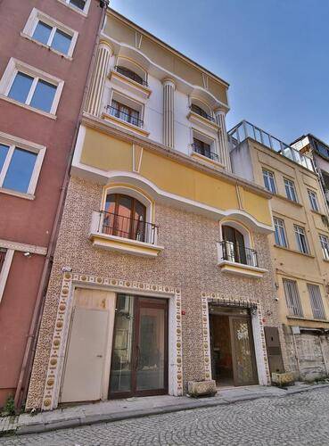 Queens Land Istanbul