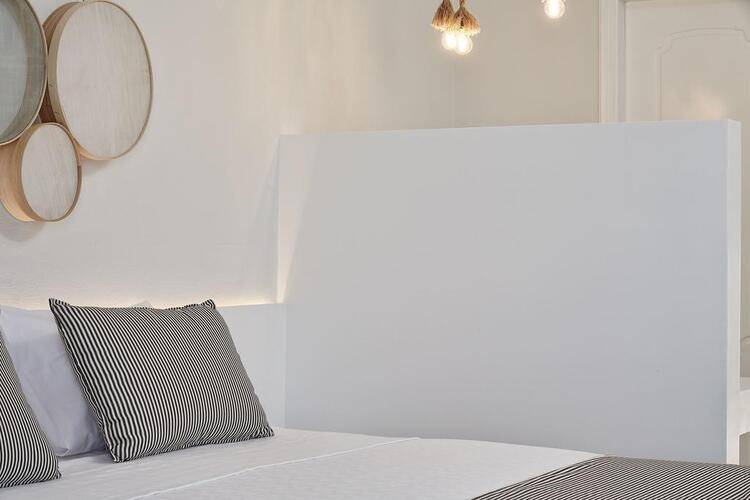 Mr And Mrs White Corfu (Adults Only 16+)