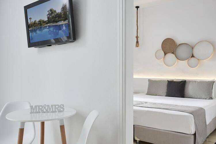 Mr And Mrs White Corfu (Adults Only 16+)