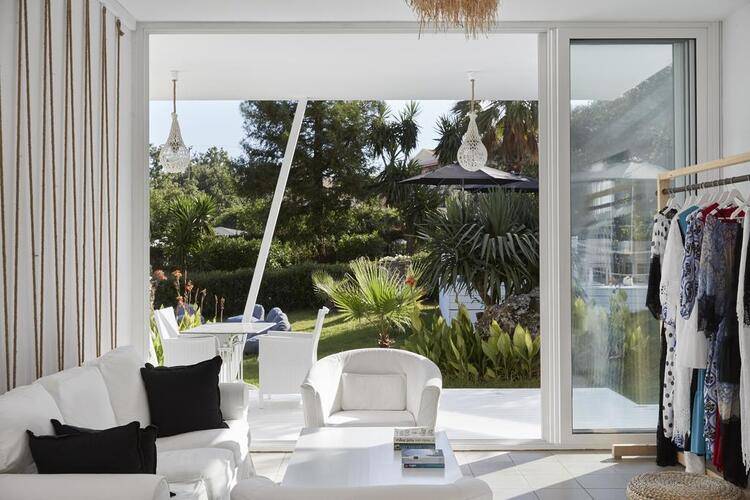 Mr And Mrs White Corfu (Adults Only 16+)