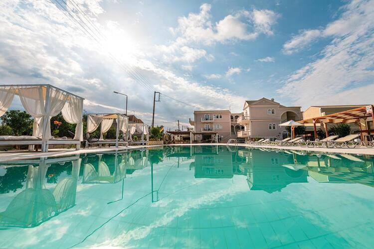 Ekati Mare Hotel And Suites