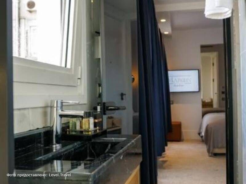 Фотография Maroon Tomtom Hotel