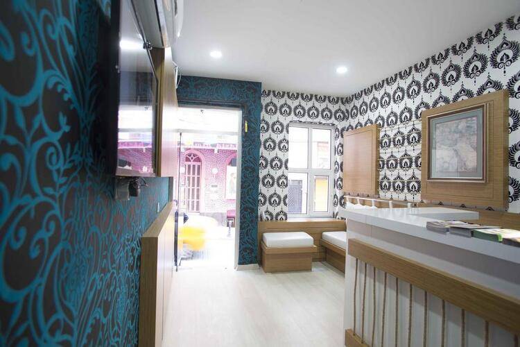 La Pazza Suites