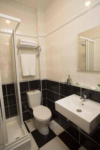 La Pazza Suites