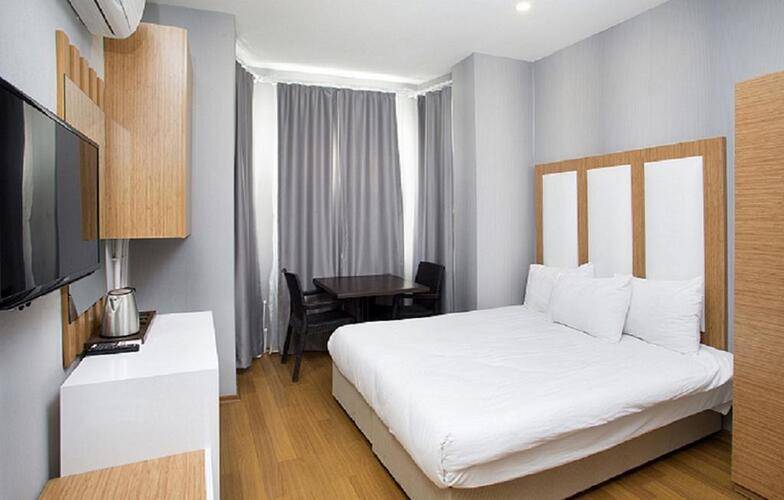 La Pazza Suites