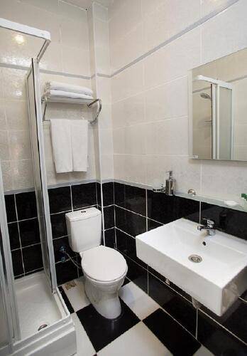 La Pazza Suites