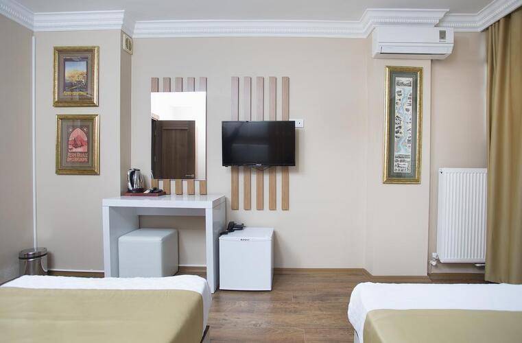 La Pazza Suites
