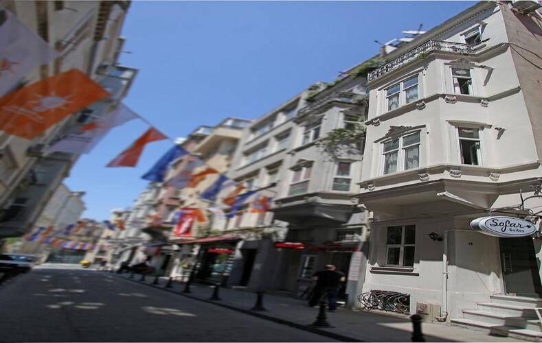 La Pazza Suites
