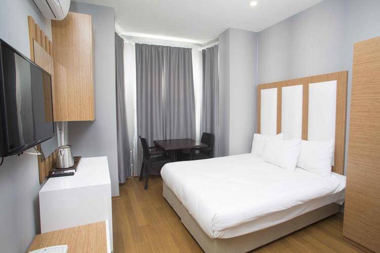 La Pazza Suites