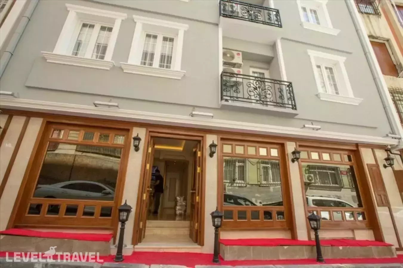 Atlantis Royal Hotel