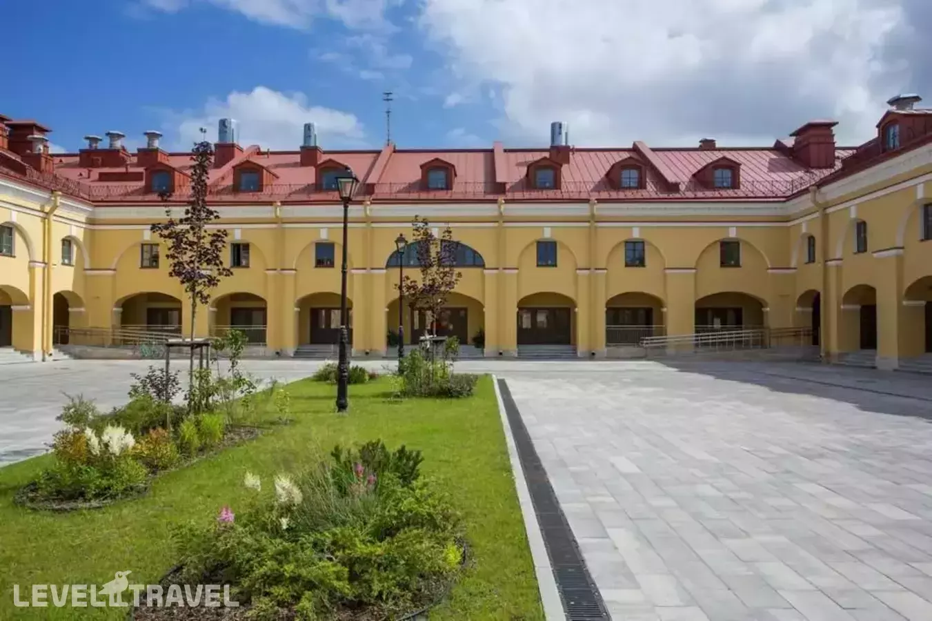 Театральная Площадь (Ex. Holiday Inn)