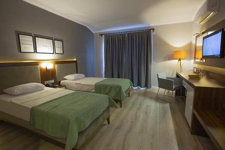 Hma Hotel & Suites