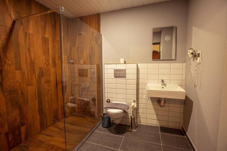 Hma Hotel & Suites
