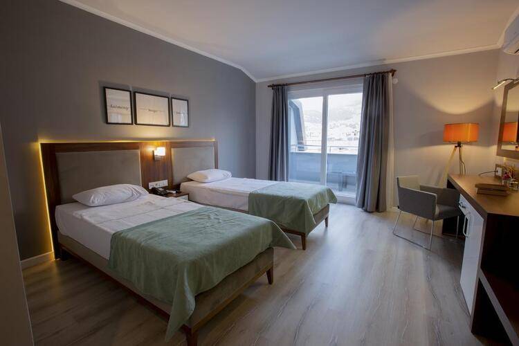 Hma Hotel & Suites