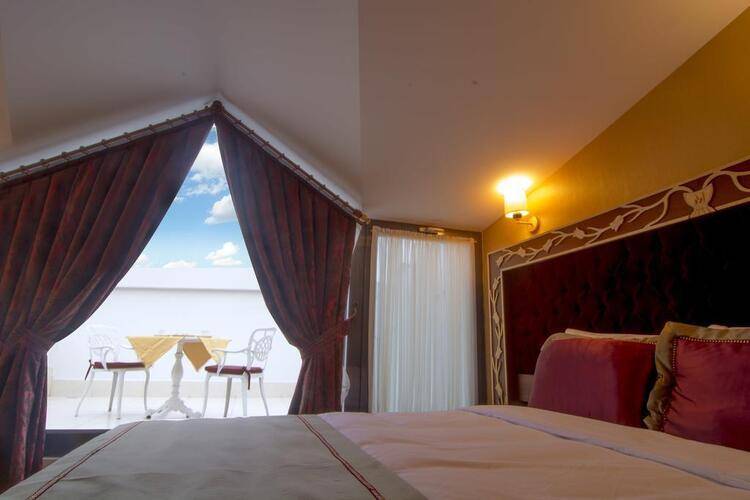Mb Deluxe Hotel
