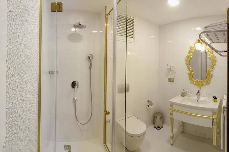 Mb Deluxe Hotel