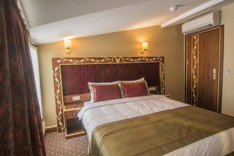 Mb Deluxe Hotel