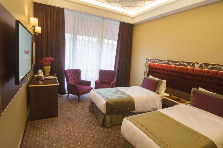 Mb Deluxe Hotel