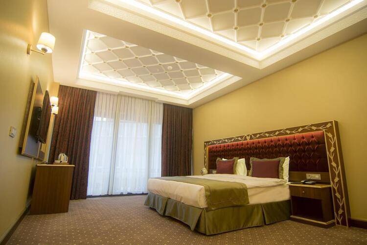 Mb Deluxe Hotel