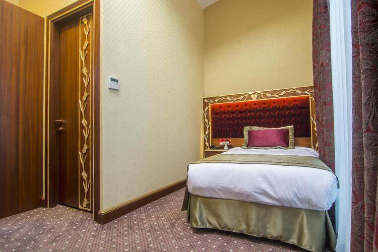 Mb Deluxe Hotel