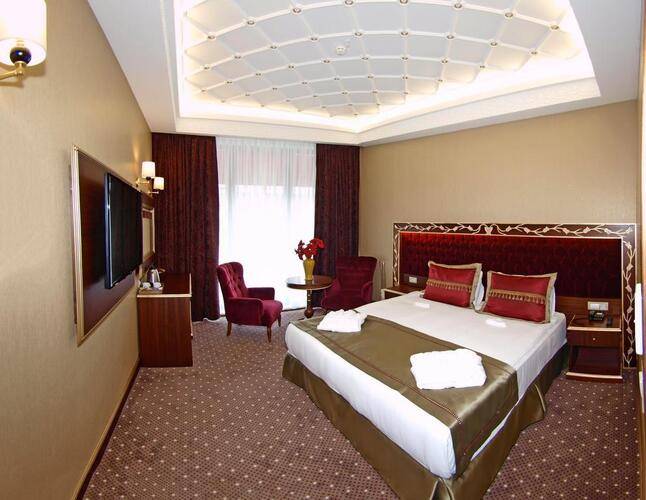 Mb Deluxe Hotel