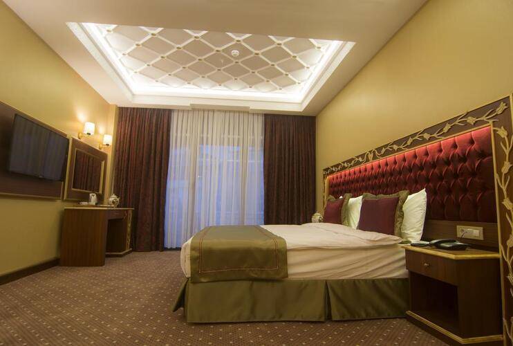 Mb Deluxe Hotel