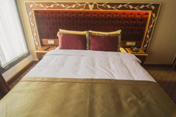 Mb Deluxe Hotel