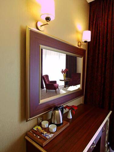 Mb Deluxe Hotel