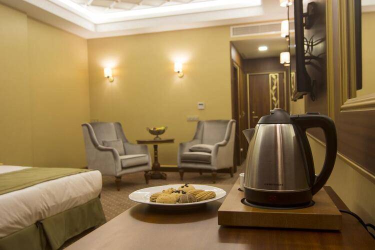 Mb Deluxe Hotel