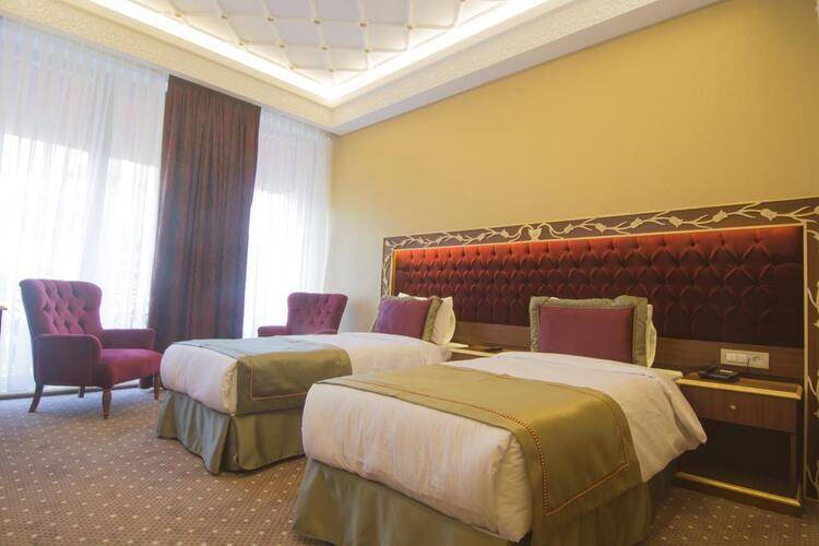 Mb Deluxe Hotel