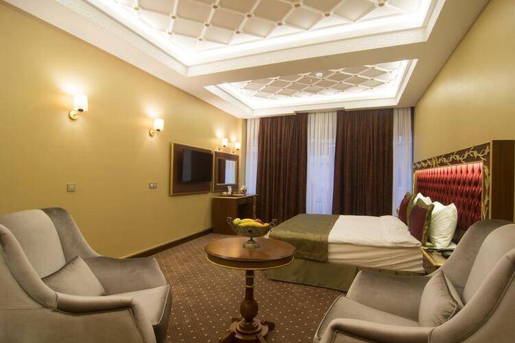 Mb Deluxe Hotel