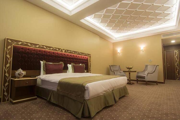 Mb Deluxe Hotel