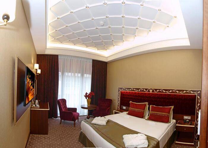 Mb Deluxe Hotel