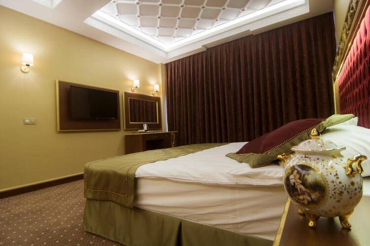 Mb Deluxe Hotel