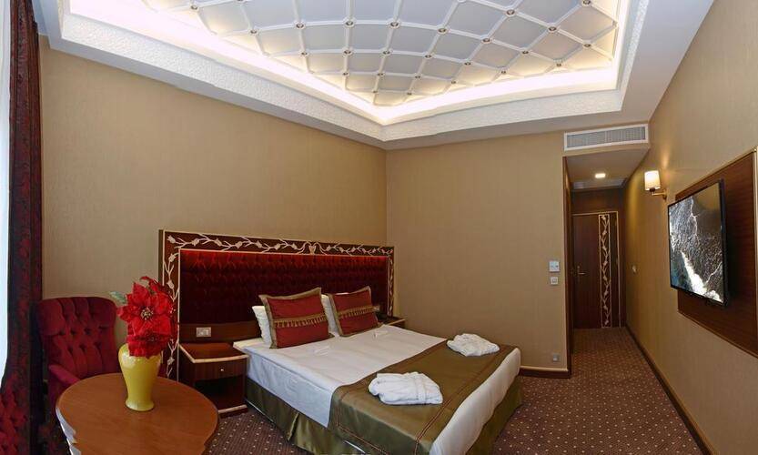 Mb Deluxe Hotel