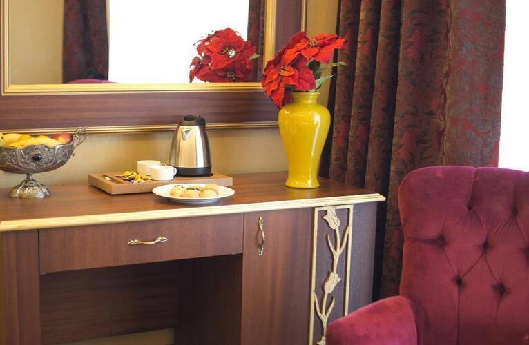 Mb Deluxe Hotel