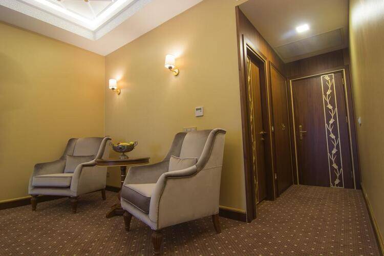 Mb Deluxe Hotel