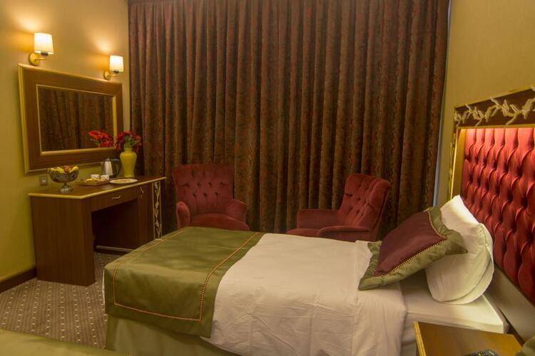 Mb Deluxe Hotel