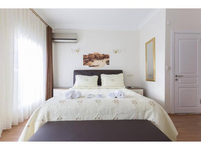 Zendy Suite Hotel